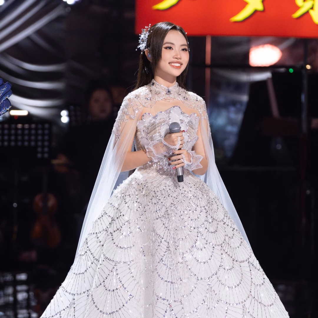 Phương Mỹ Chi ‘nóng’ trong top nghệ sĩ có sức ảnh hưởng tháng 6 Phương Mỹ Chi khiến người hâm mộ tự hào khi mang âm nhạc Việt Nam chinh phục khán giả quốc tế