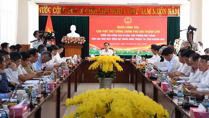Ph&oacute; Thủ tướng B&ugrave;i Thanh Sơn l&agrave;m việc với l&atilde;nh đạo tỉnh Kh&aacute;nh H&ograve;a về giải ph&oacute;ng mặt bằng dự &aacute;n điện hạt nh&acirc;n Ninh Thuận