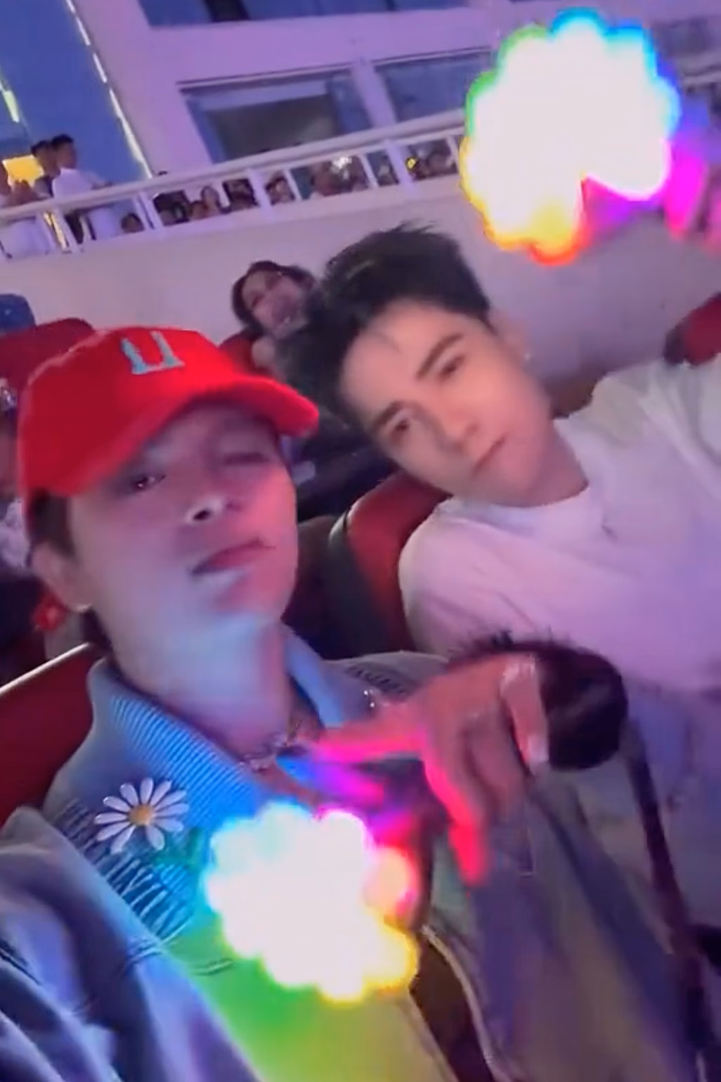 Quang Hùng MasterD xem biểu diễn của G-Dragon Quang Hùng MasterD xem biểu diễn của G-Dragon