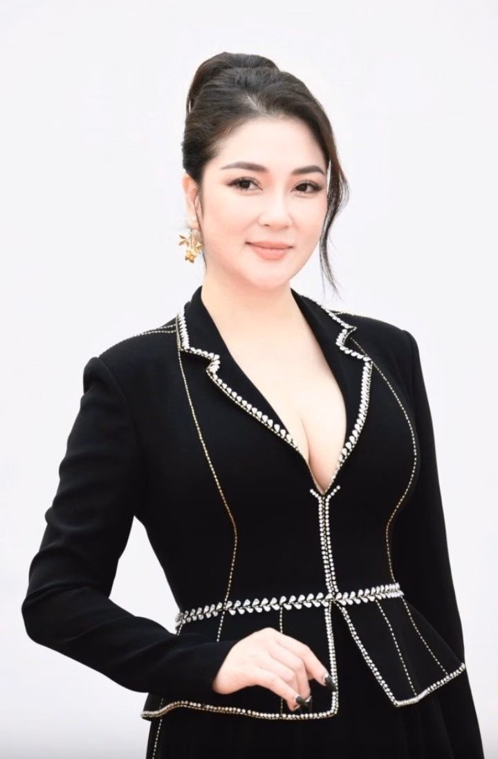 Nguyễn Thị Huyền Sau 21 năm đăng quang, Nguyễn Thị Huyền vẫn gợi cảm, xinh đẹp.