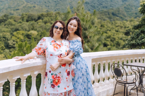Á hậu Thụy Vân và mẹ ruột Á hậu Thụy Vân và mẹ ruột