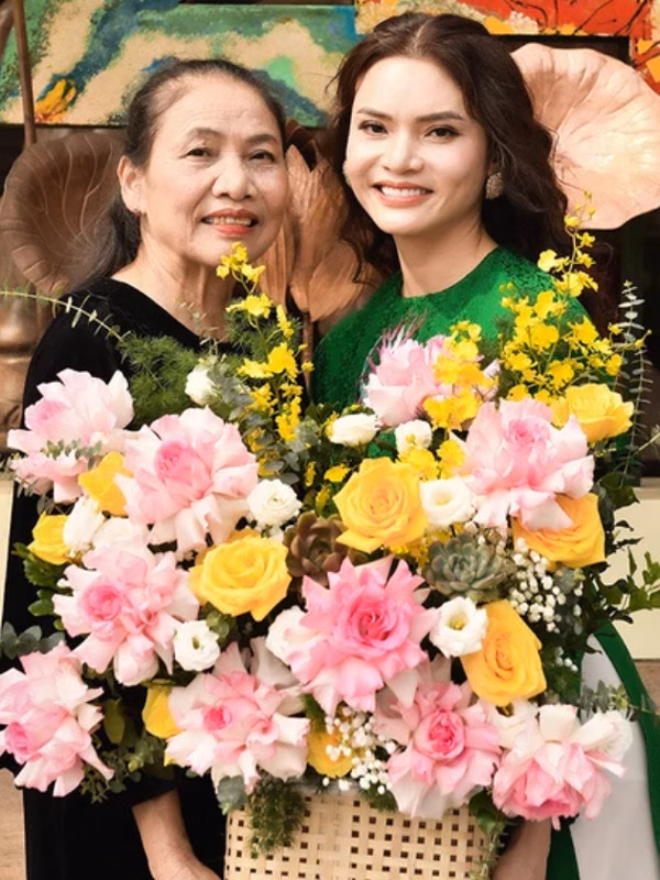 Mẹ ruột NSND Phạm Phương Thảo