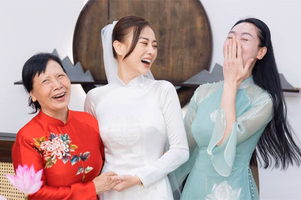 Phương Oanh và Shark Bình hạnh phúc Phương Oanh và Shark Bình hạnh phúc