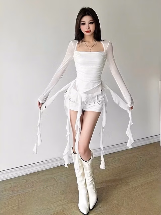 Áo đuôi sứa phối cùng quần shorts
