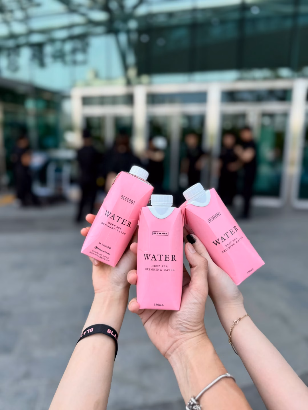 Nước uống đóng chai của BLACKPINK
