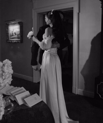 Brooklyn Beckham ch&uacute;c sinh nhật Nicola Peltz