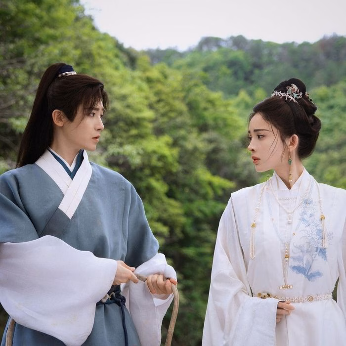 Cảnh Cổ Lực Na Tr&aacute;t trong Ngọc minh tr&agrave; cốt