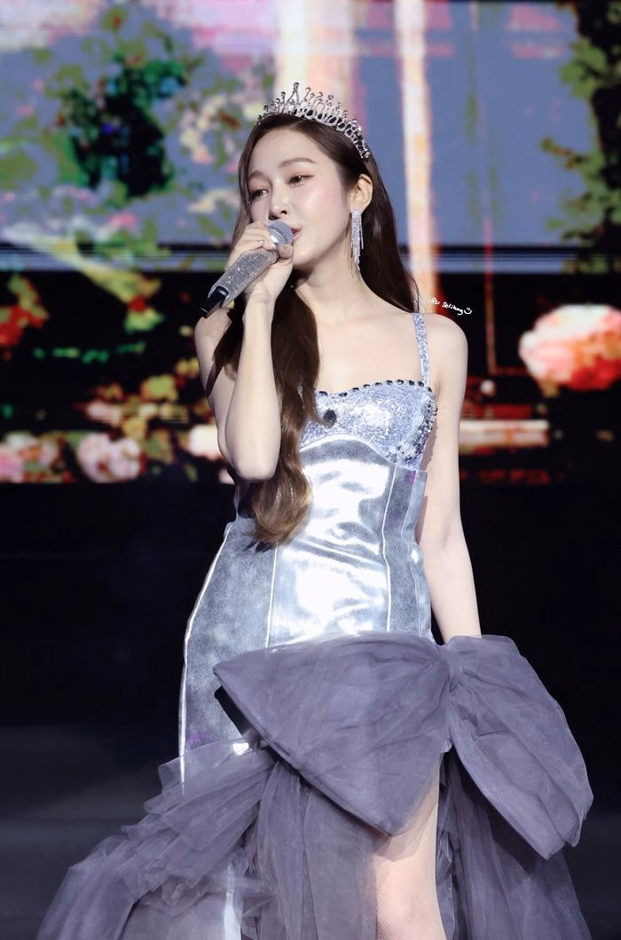 Jessica cảm động với Into The New World Khung cảnh khán giả rơi lệ khi Jessica hát Into The New World