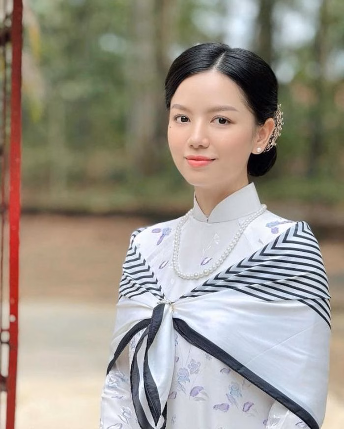 L&ecirc; Hạ Anh: Từ n&agrave;ng thơ tới gương mặt ti&ecirc;u biểu