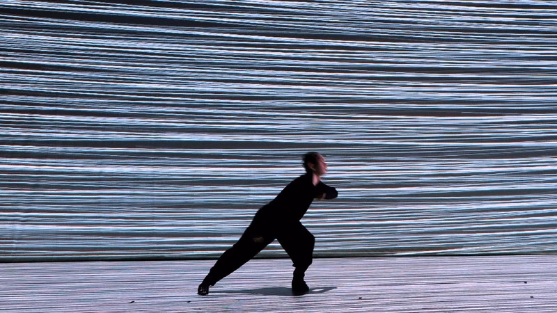 Hiroaki Umeda biểu diễn m&uacute;a đương đại tại Nh&agrave; h&aacute;t Tuổi trẻ H&agrave; Nội