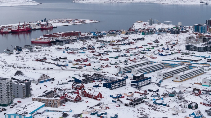 Một khu vực thuộc thủ phủ Nuuk của Greenland ng&agrave;y 13/1. Ảnh: AFP