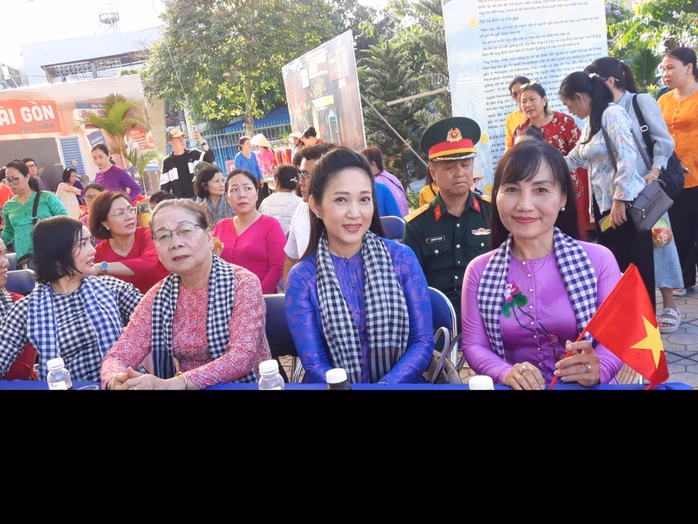 NSND Thanh Thúy duyên dáng tại Lễ hội NSND Thanh Thúy duyên dáng tại Lễ hội