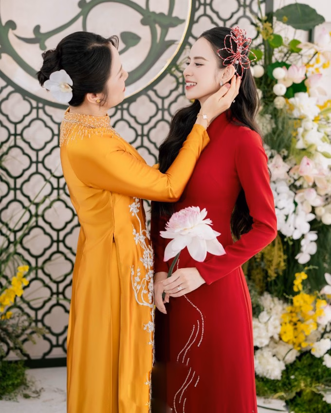 Hương Liên trong ngày lễ ăn hỏi Hương Liên trong ngày lễ ăn hỏi
