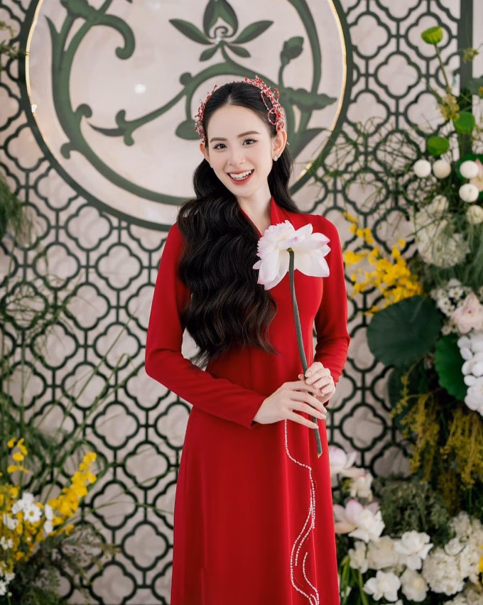 Hương Liên trong lễ ăn hỏi Hương Liên trong lễ ăn hỏi