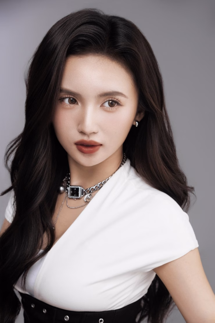 LEXXY LEXXY thể hiện phong cách đa dạng