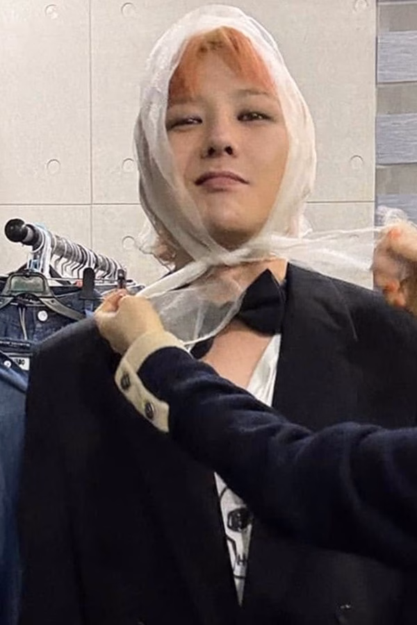 G-Dragon với khăn voan G-Dragon biến tấu với khăn chất liệu voan