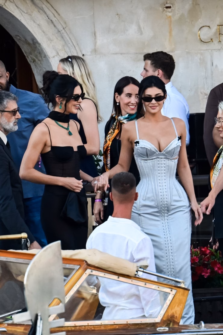 Kendall Jenner và Kylie Jenner Kendall Jenner và Kylie Jenner