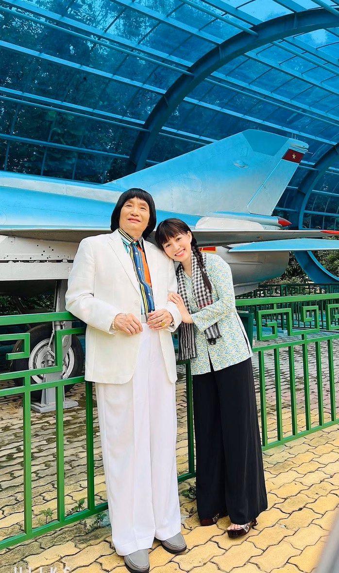 NSND Minh Vương và nghệ sĩ Diễm Kiều NSND Minh Vương và nghệ sĩ Diễm Kiều tại lễ khánh thành