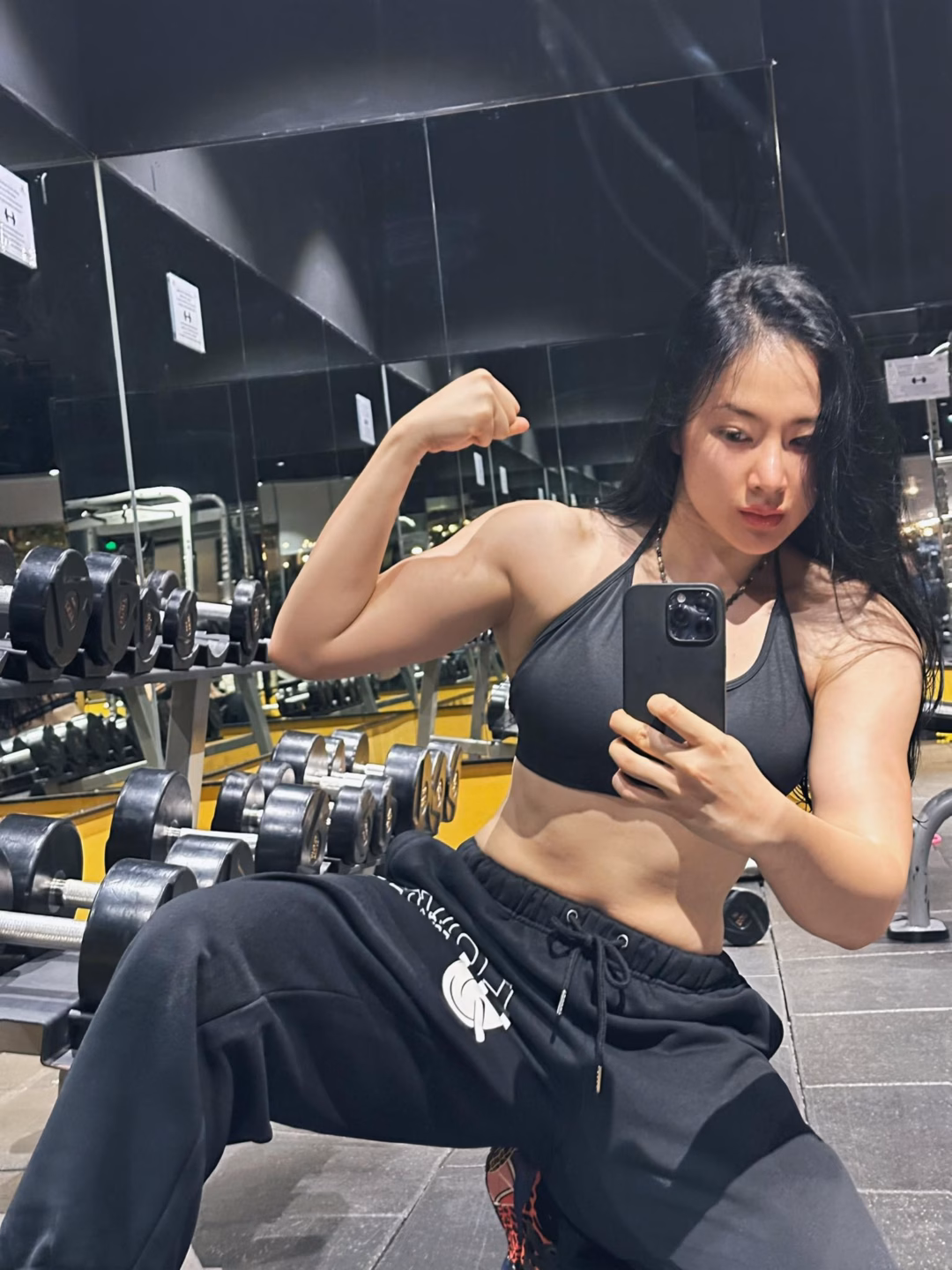 Angela Phương Trinh khoe vóc dáng Angela Phương Trinh khoe vóc dáng