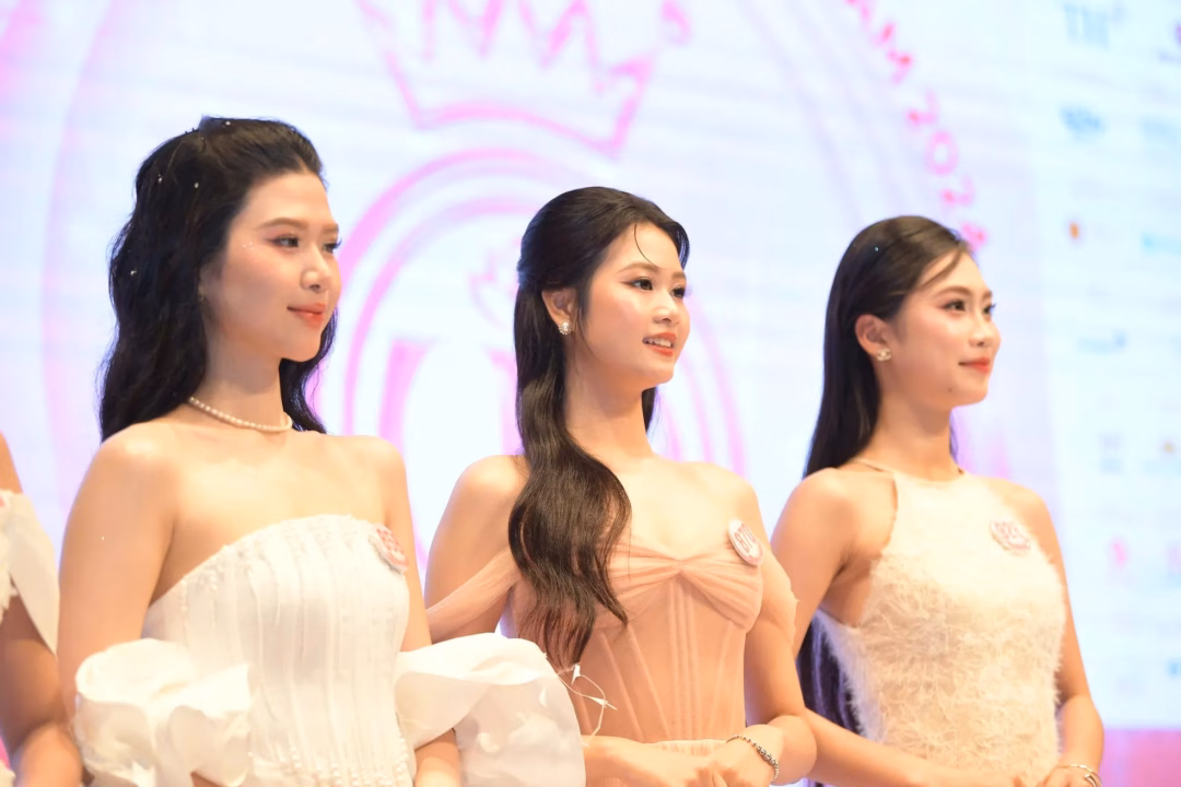 Thí sinh tập luyện Thí sinh tập luyện trước đêm chung kết