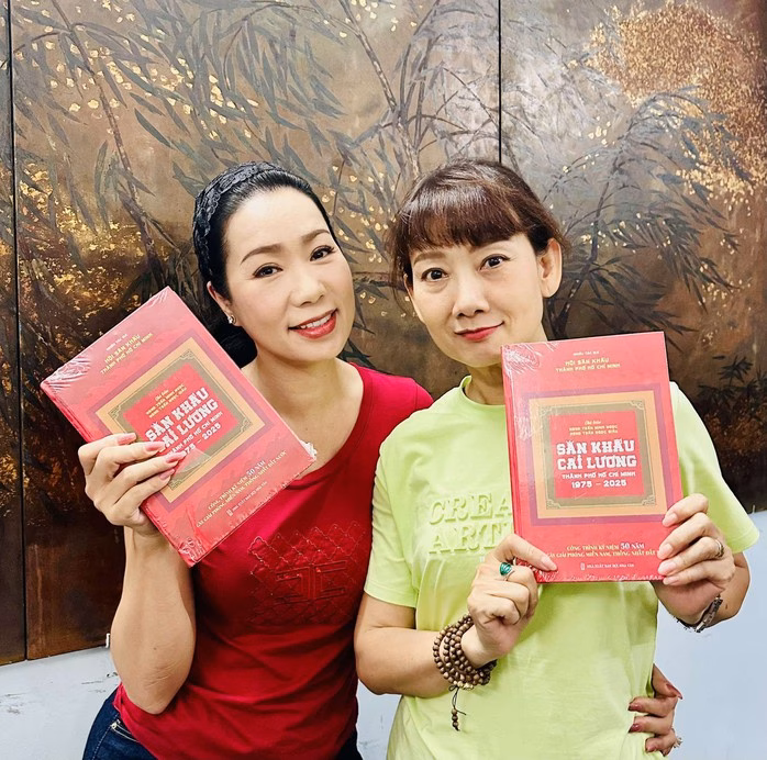 NSND Trịnh Kim Chi, Mỹ Uyên quảng bá sách NSND Trịnh Kim Chi, Mỹ Uyên quảng bá sách