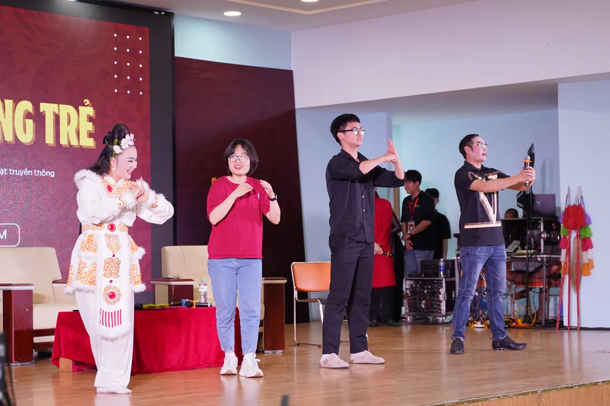 Lời Tuồng - Tiếng Trẻ: Khi Gen Z chạm vào di sản bằng góc nhìn hiện đại - Ảnh2. Lời Tuồng - Tiếng Trẻ: Khi Gen Z chạm vào di sản bằng góc nhìn hiện đại - Ảnh2.