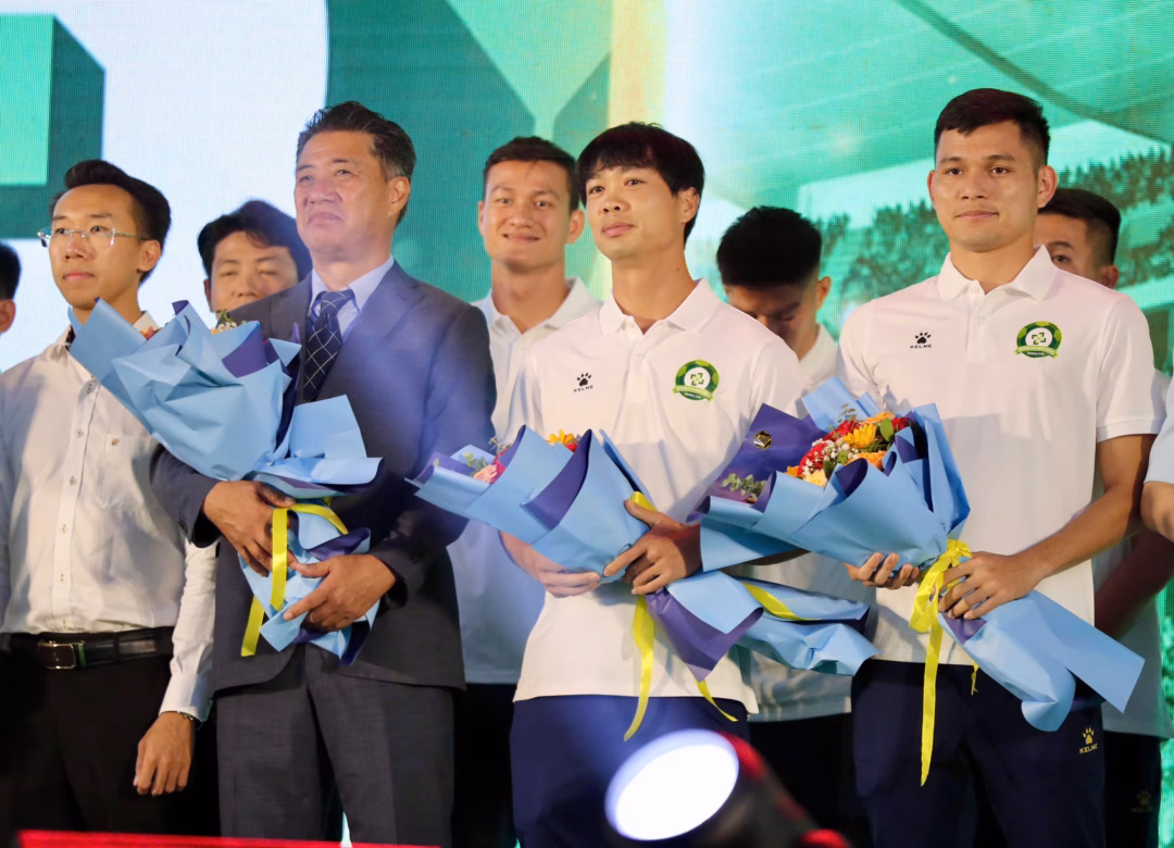 Công Phượng tái xuất Công Phượng đem lại hy vọng cho CLB Bình Phước