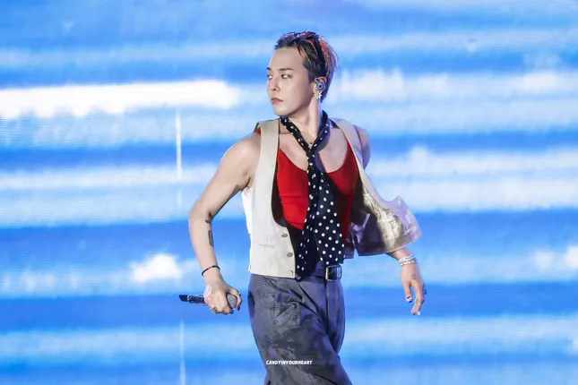 G-Dragon biểu diễn tại sân Mỹ Đình