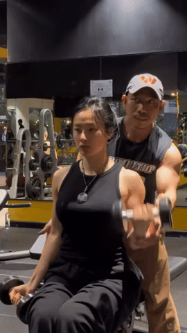 Angela Phương Trinh tập luyện với HLV Phạm Văn Mách Angela Phương Trinh tập luyện với HLV Phạm Văn Mách