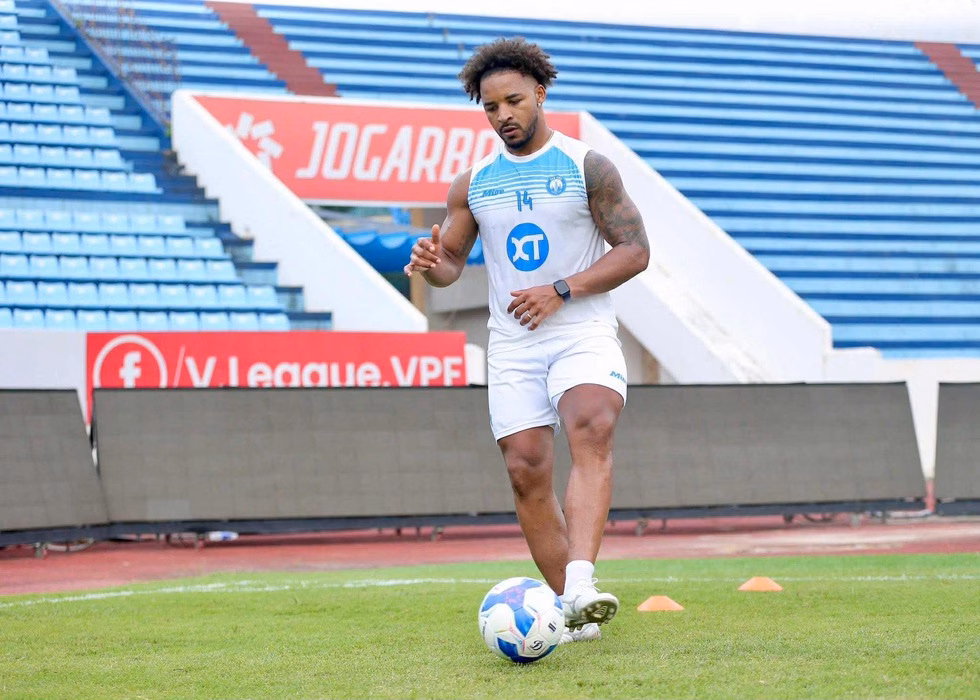 Xuân Son đi giày đinh, tập cùng đội Nam Định trước ngày nhận cúp vô địch V-League- Ảnh2.