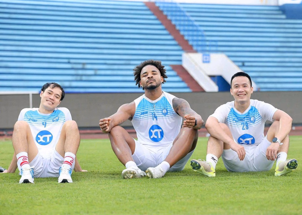 Xuân Son đi giày đinh, tập cùng đội Nam Định trước ngày nhận cúp vô địch V-League- Ảnh3.