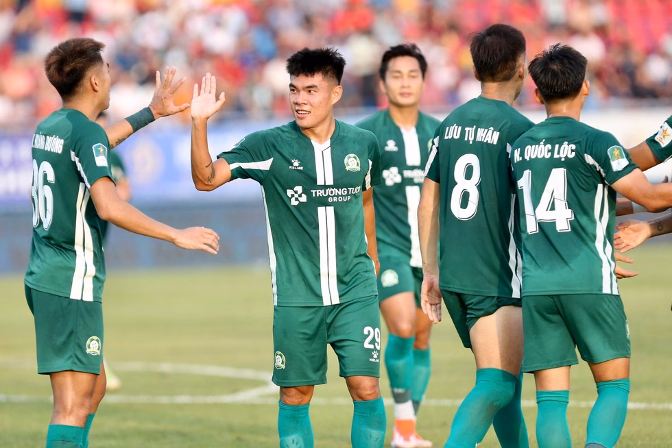 Công Phượng nhường phạt đền Công Phượng nhường phạt đền cho Lưu Tự Nhân