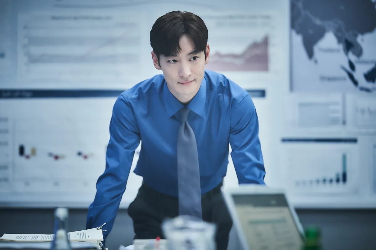 In-beom trong Mượn rượu đẩy kèo Lee Je-hoon thủ vai In-beom trong phim Mượn rượu đẩy kèo