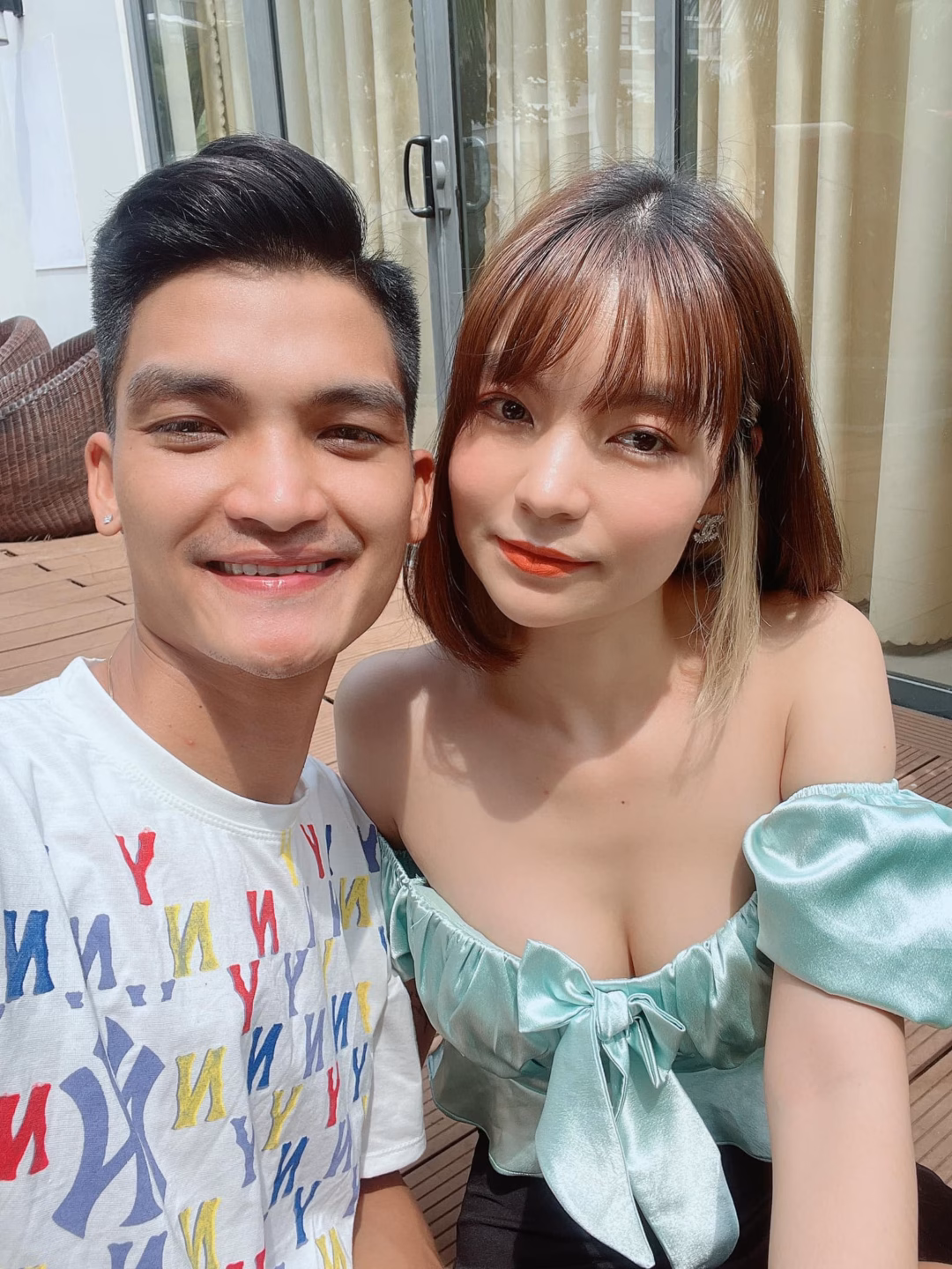 Mạc Văn Khoa Mạc Văn Khoa hiện có cuộc sống hạnh phúc bên bà xã Thảo Vy và con gái