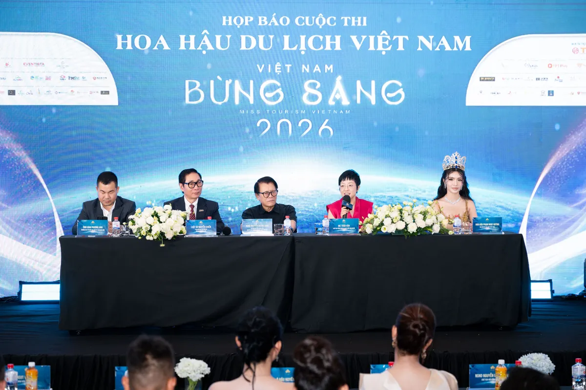 MC Thảo Vân và Jennifer Phạm tham gia làm giám khảo cuộc thi MC Thảo Vân và Jennifer Phạm làm giám khảo