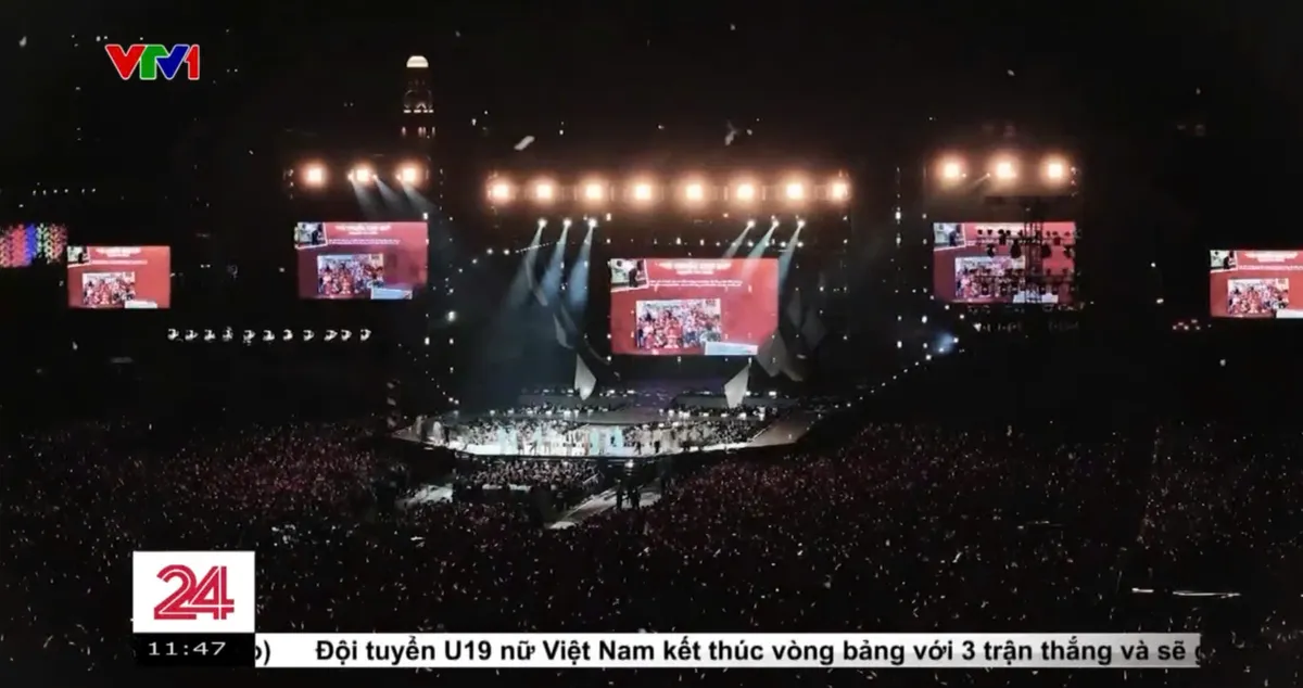 Đạo diễn Đinh Hà Uyên Thư cùng ekip