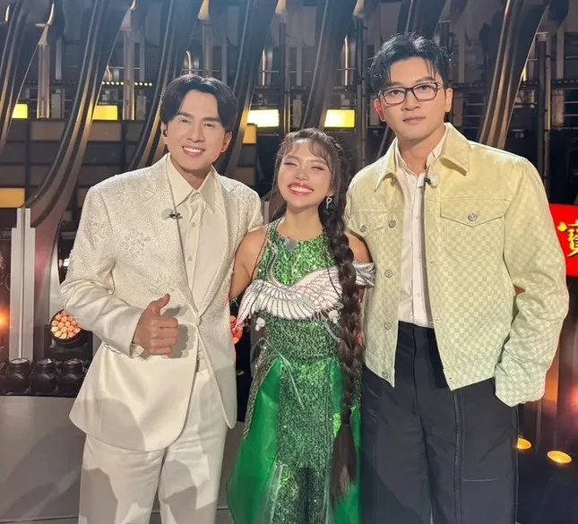 Phương Mỹ Chi tại Sing! Asia2025 Phương Mỹ Chi cùng Đan Trường và Tô Hữu Bằng