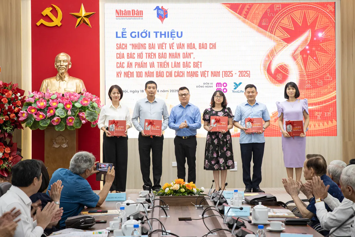 Lễ ra mắt Lễ ra mắt cuốn sách và các ấn phẩm đặc biệt