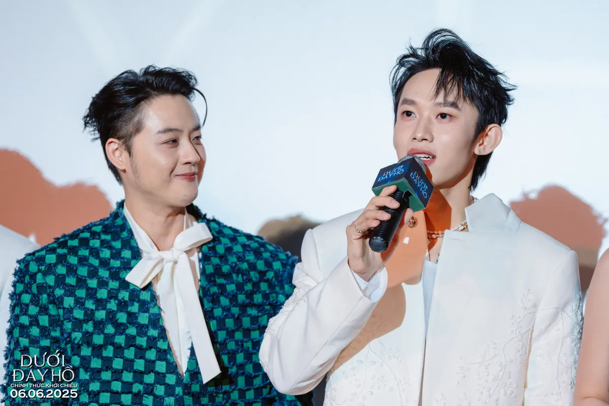 Đạo diễn Trần Hữu Tấn và bộ phim 'Dưới đáy hồ' Đạo diễn Trần Hữu Tấn và bộ phim 'Dưới đáy hồ'