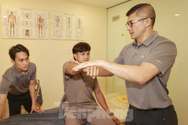 Võ sư Duy Nhất Duy Nhất chuẩn bị cho giải đấu
