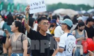 Giá vé show có G-Dragon giảm sâu, phe vé ế khách Giá vé show có G-Dragon giảm sâu, phe vé ế khách