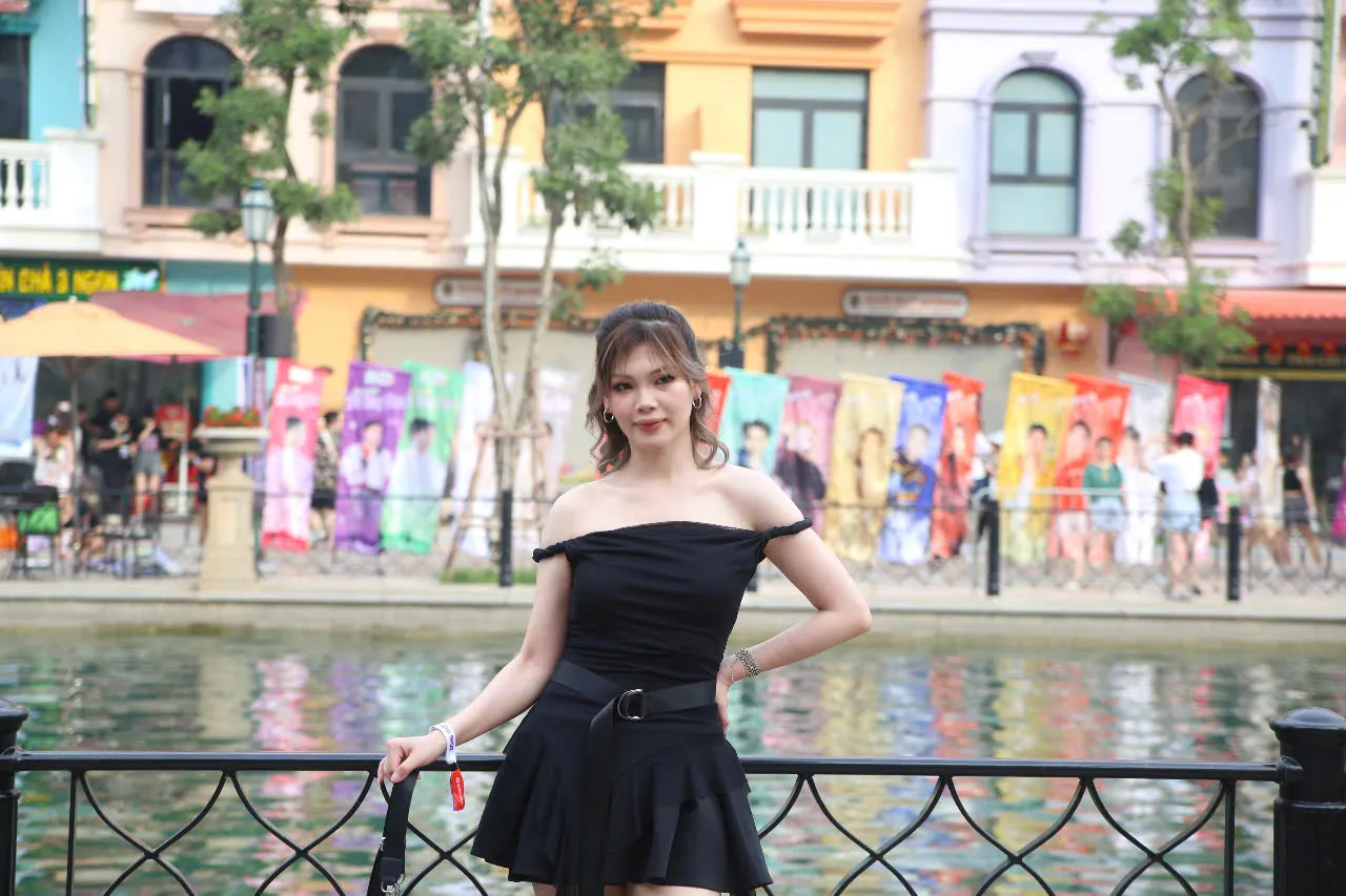 Khán giả nữ mặc sexy Khán giả nữ mặc sexy