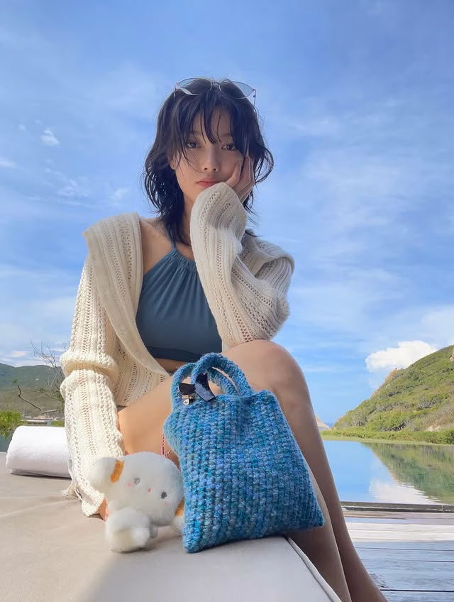 'Em gái quốc dân' Kim Yoo Jung xả ảnh ăn chơi tại Việt Nam: Ít son phấn mà xinh cỡ này! 'Em gái quốc dân' Kim Yoo Jung xả ảnh ăn chơi tại Việt Nam: Ít son phấn mà xinh cỡ này!