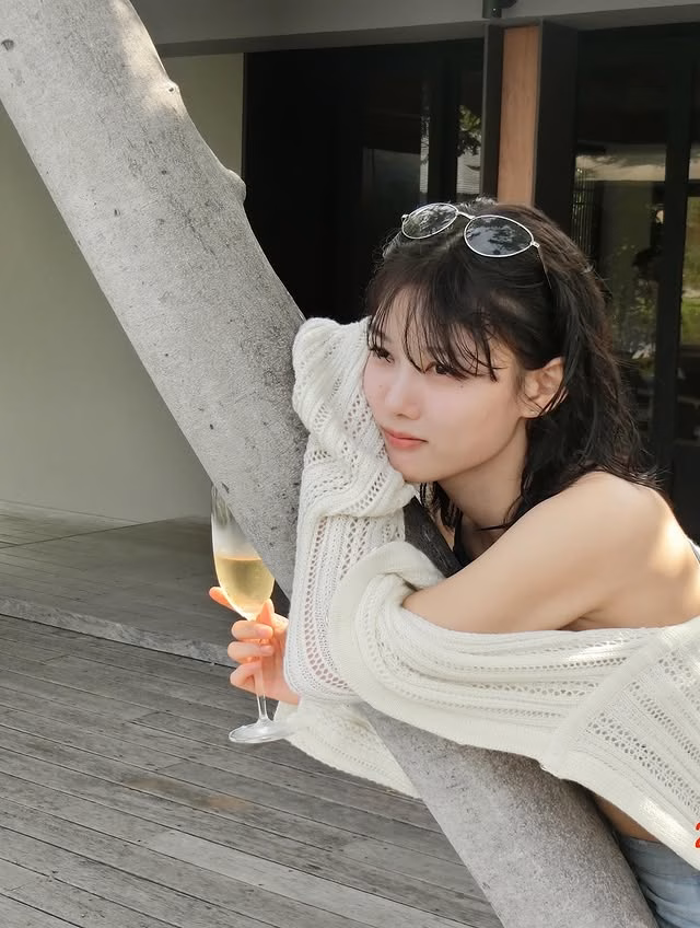 'Em gái quốc dân' Kim Yoo Jung xả ảnh ăn chơi tại Việt Nam: Ít son phấn mà xinh cỡ này! -1 'Em gái quốc dân' Kim Yoo Jung xả ảnh ăn chơi tại Việt Nam: Ít son phấn mà xinh cỡ này! -1