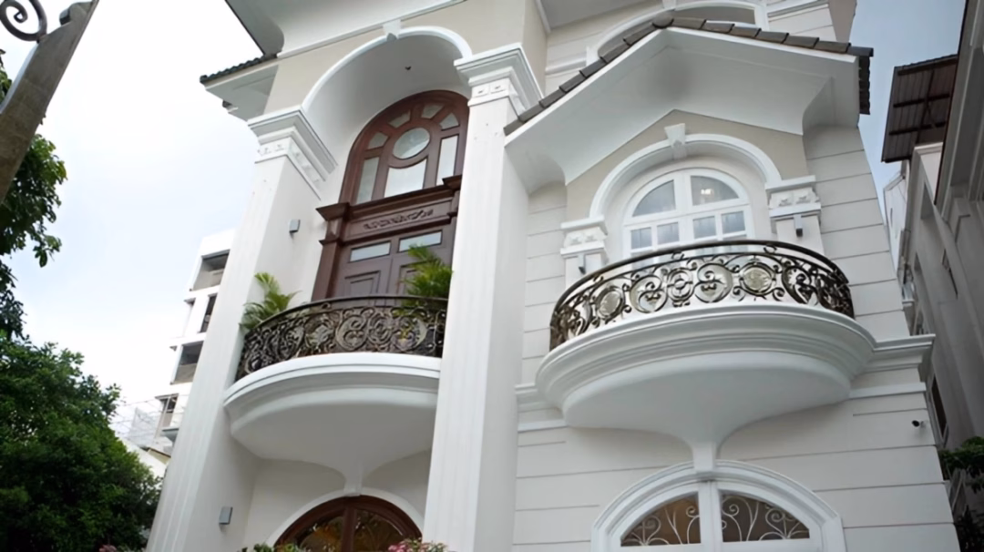 Hoa hậu Việt bán 2 biệt thự ở TP.HCM thu 230 tỷ đồng, sống với chồng giáo sư 15 năm không hôn thú -3 Hoa hậu Việt bán 2 biệt thự ở TP.HCM thu 230 tỷ đồng, sống với chồng giáo sư 15 năm không hôn thú -3