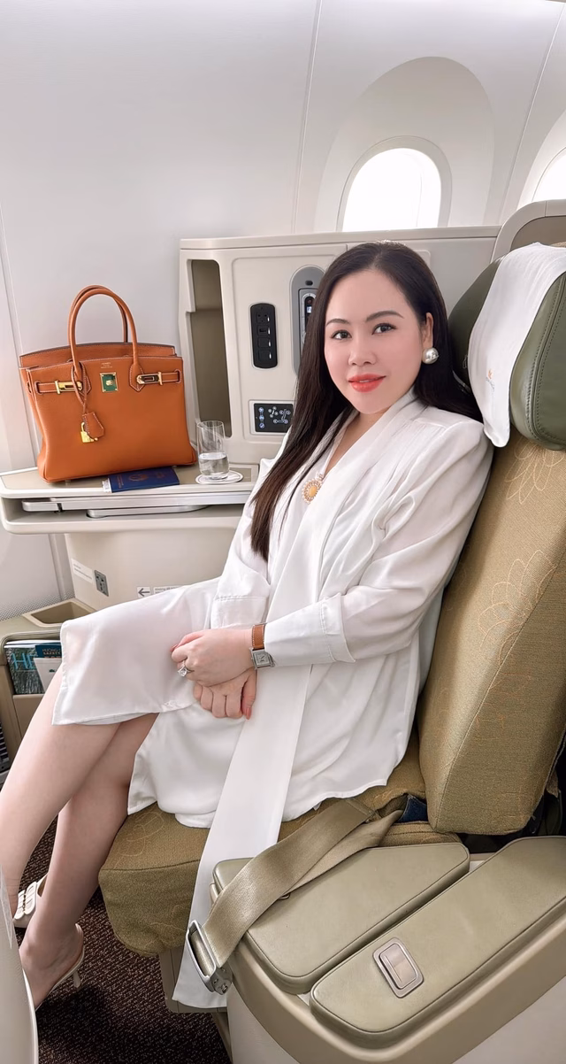 Trương Phương hay flex cuộc sống sang chảnh, mua sắm thả ga đồ hiệu đắt đỏ sau khi kết hôn Diễn viên Trương Phương