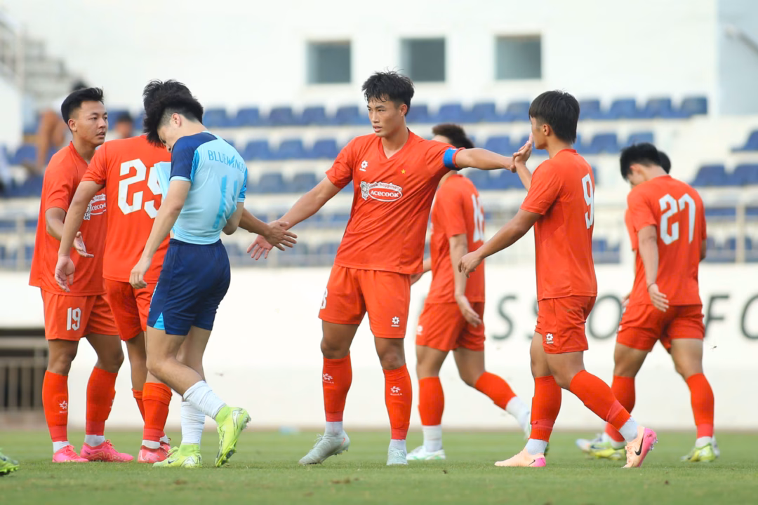 Huấn luyện viên Kim Sang-sik giao nhiệm vụ đặc biệt đến thủ quân đội U.23 Việt Nam Huấn luyện viên Kim Sang-sik giao nhiệm vụ đặc biệt đến thủ quân đội U.23 Việt Nam