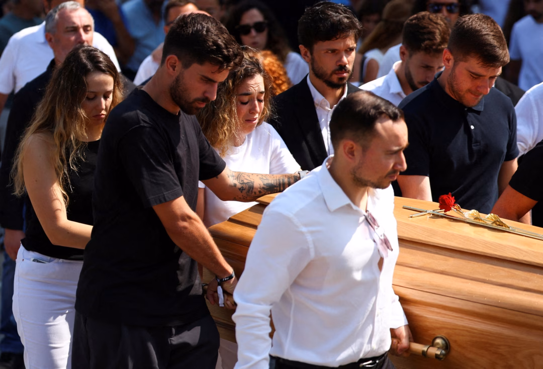 Vợ Diogo Jota khóc nấc tiễn đưa chồng