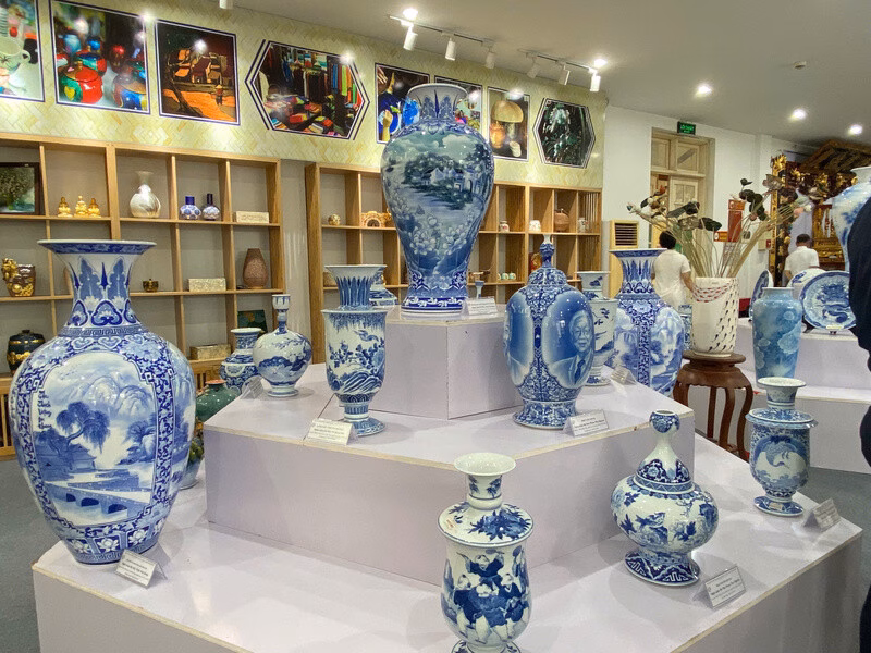 Cuộc thi Thiết kế sản phẩm thủ công mỹ nghệ năm 2 Họa sĩ, chuyên gia thủ công mỹ nghệ Vũ Hy Thiều. Ảnh: Nguyễn Hạnh