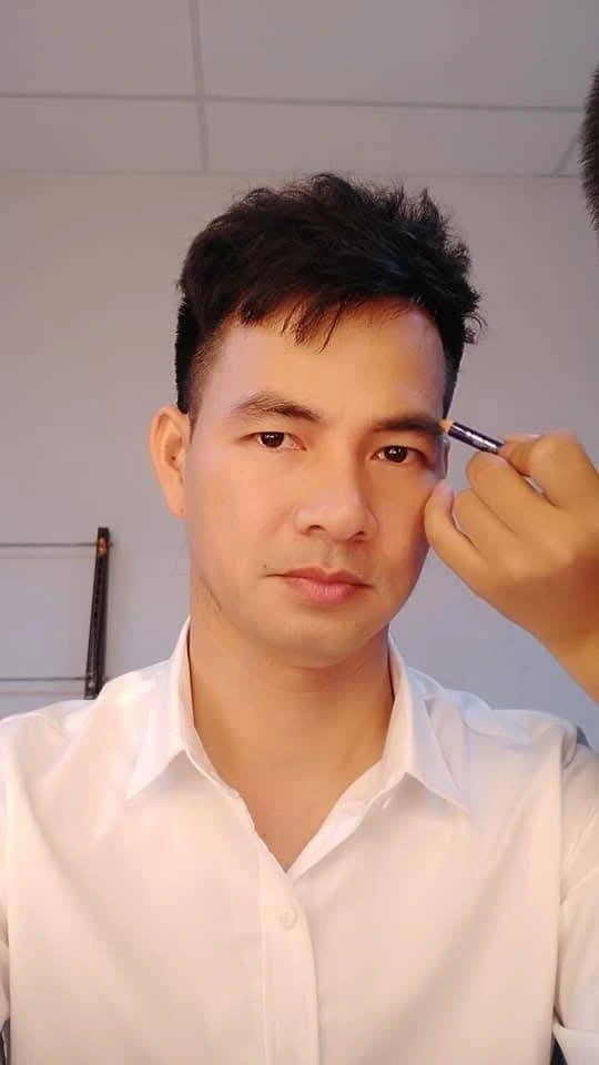 NSND Xuân Bắc viết: “Lâu lắm mới được trang điểm cuối tuần các bác ạ! Chúc đầu tuần vui vẻ”. (Nguồn: FBNV)